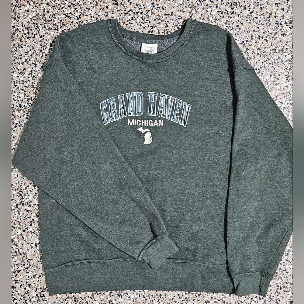 CO GRAND HAVEN Men's Dark GREEN Crewneck Sweater - Like New